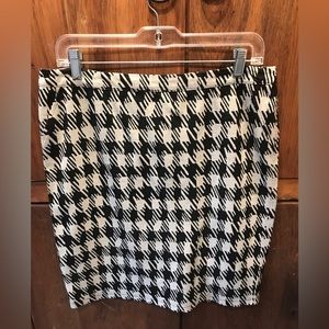 Spense Black & White Skirt - Size Medium